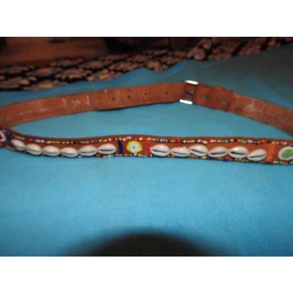 VINTAGE UNISEX BOHO LEATHER BELT STUDDED WITH COWRIE SHELLS & BEADS L NEVER WORN